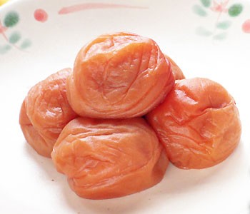 紀州みなべの梅農家からふっくら肉厚で薄皮の実たっぷりな梅干を農家直送特別価格にてお届け。梅農家ならではの訳あり梅干も。梅干農家ことぶき農園
