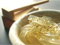 圧力釜を使わないでじっくりゆっくり6時間煮る美味しいところてんです。ところてんの伊豆河童